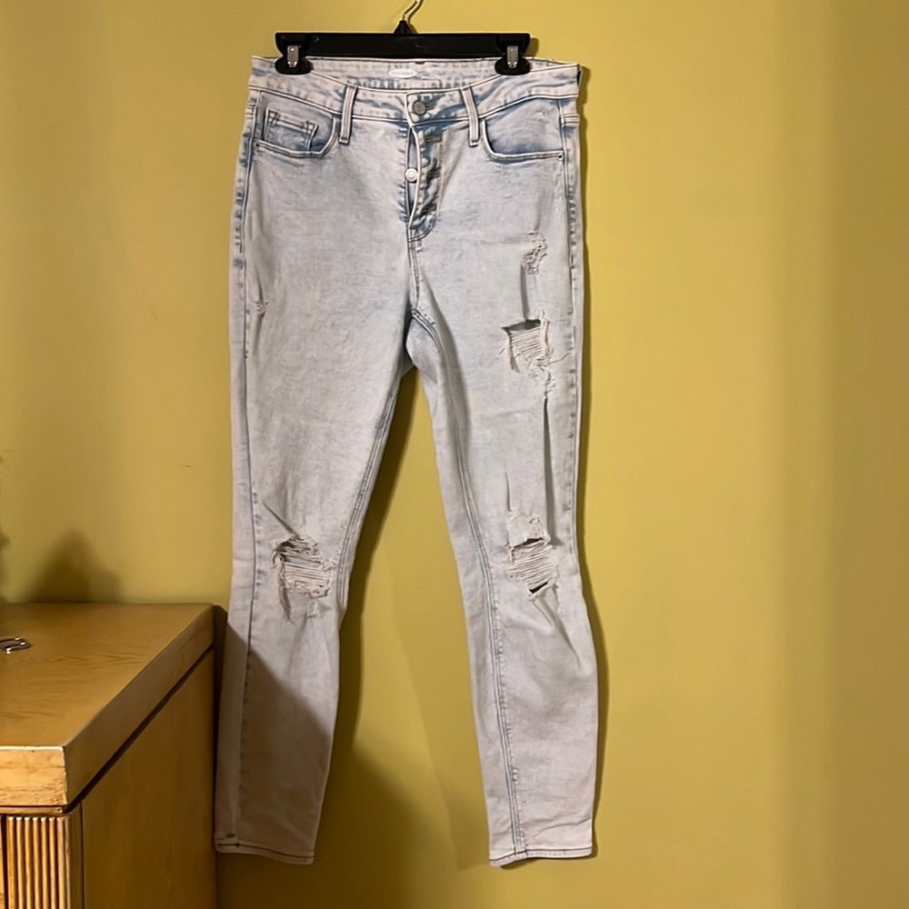 Old navy super soft button jeans in excellent condition light acid wash